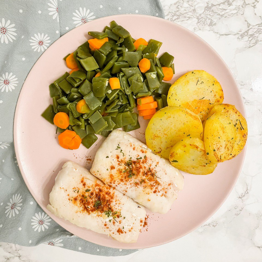 plato de merluza con judías verdes, zanahoria y patata