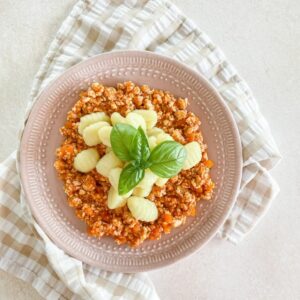 receta boloñesa pollo con ñoquis crujientes